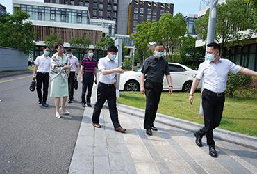 烈日炎炎，領(lǐng)導(dǎo)送信心|閔行區(qū)委委員、區(qū)人民檢察院黨組書記、檢察長胡春健帶隊(duì)赴寶開智能開展大走訪、大排查