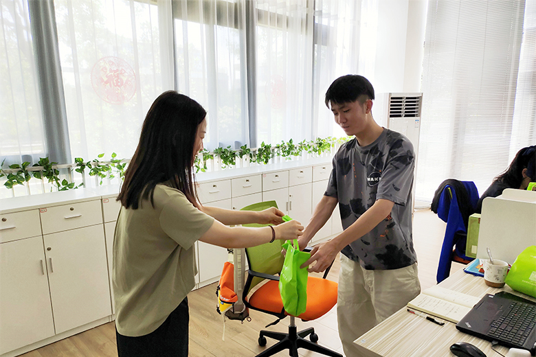 夏送清涼，情系一線｜致高溫下堅(jiān)守崗位的一線員工